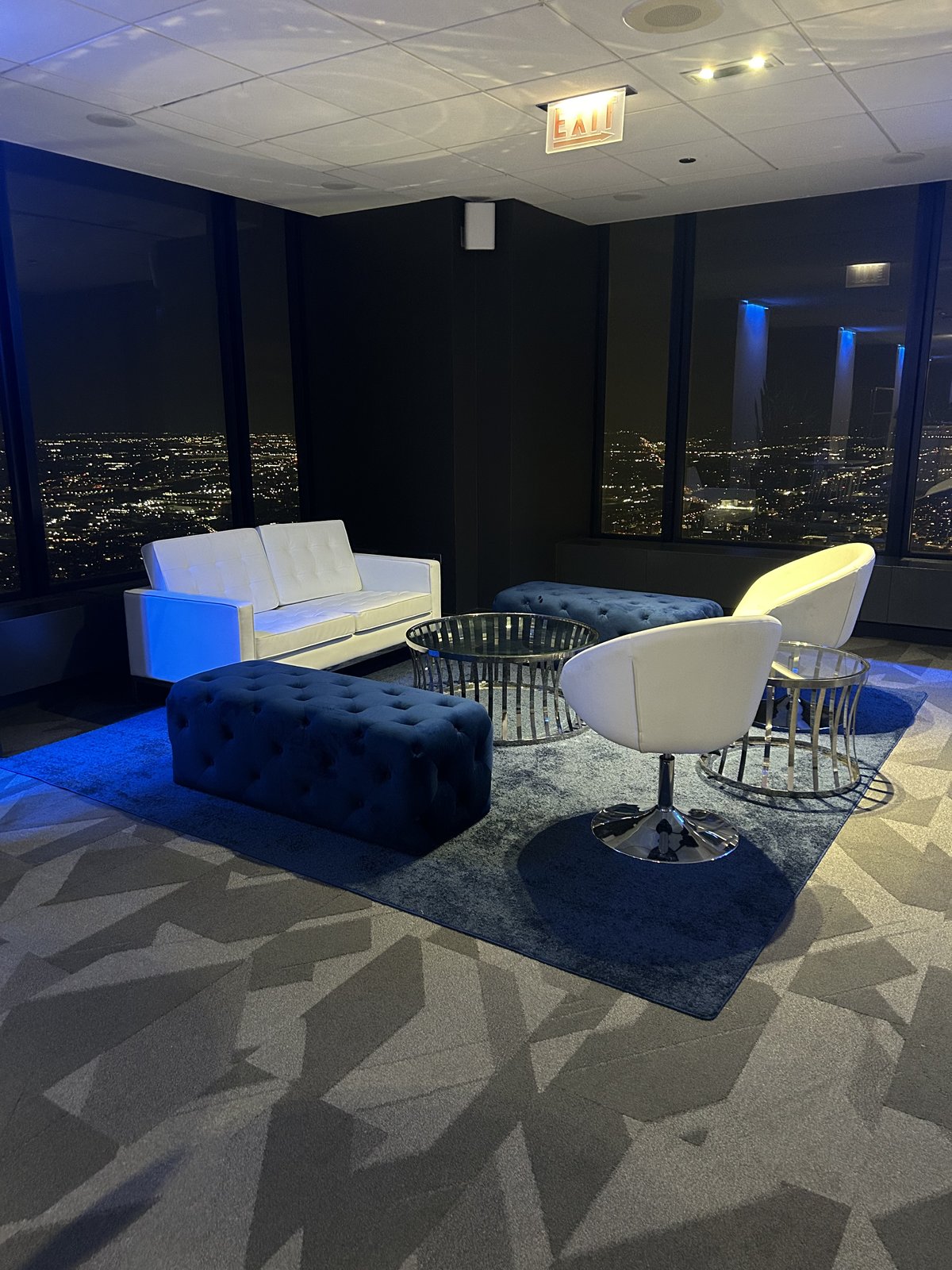 CITY LOFT WHITE LOUNGE EVENT